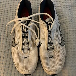 Men’s Nike Shox sneakers size 9.5